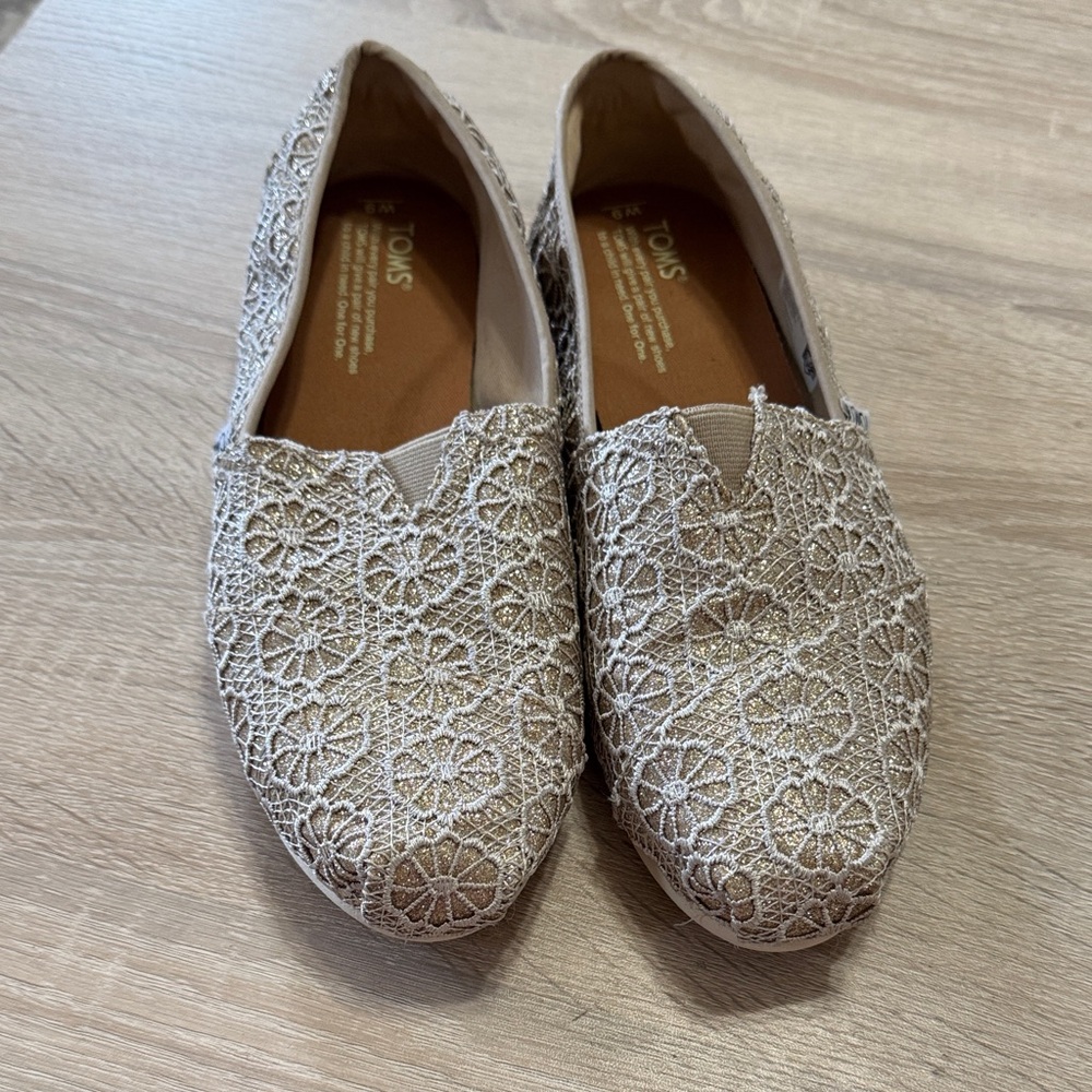 Toms Beige Floral Lace Loafers